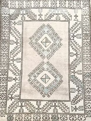 A black and white drawing of a rug with a geometric pattern on it.