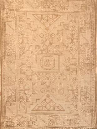 A close up of a rug with a geometric pattern on it.