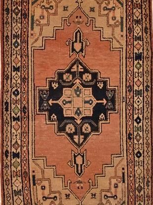 A rug with a geometric pattern on it