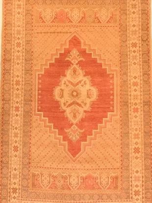 A rug with a geometric pattern on it