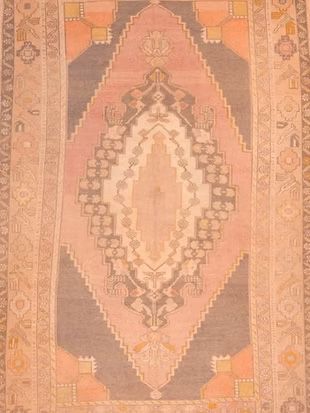 A close up of a rug with a pattern on it.