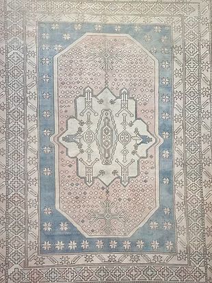 A close up of a rug with a pattern on it.