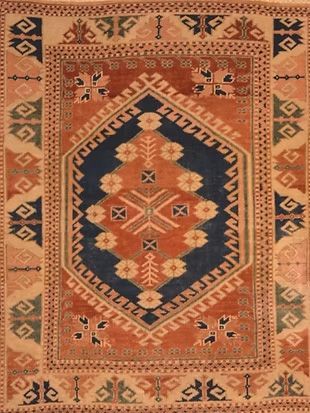 A rug with a geometric pattern on it