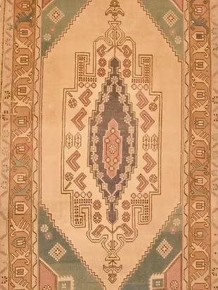 A close up of a rug with a pattern on it