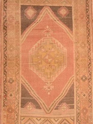 A close up of a rug with a geometric pattern on it.