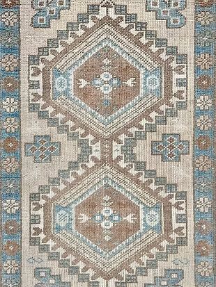 A close up of a rug with a geometric pattern on it.