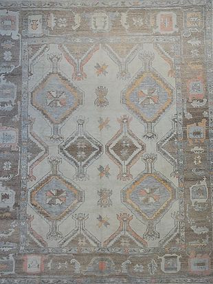 A close up of a rug with a pattern on it.