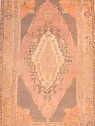 A close up of a rug with a pattern on it.