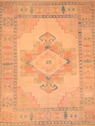 A close up of a rug with a geometric pattern on it.