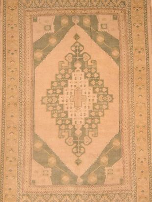 A close up of a rug with a geometric pattern on it.