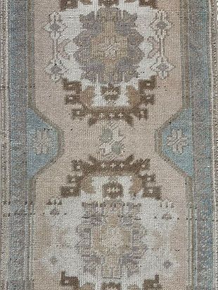 A close up of a rug with a pattern on it.