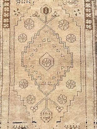 A close up of a rug with a pattern on it.