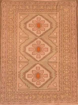 A rug with a geometric pattern on it