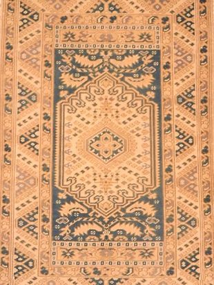 A rug with a geometric pattern on it