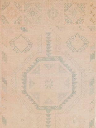 A close up of a rug with a geometric pattern on it.
