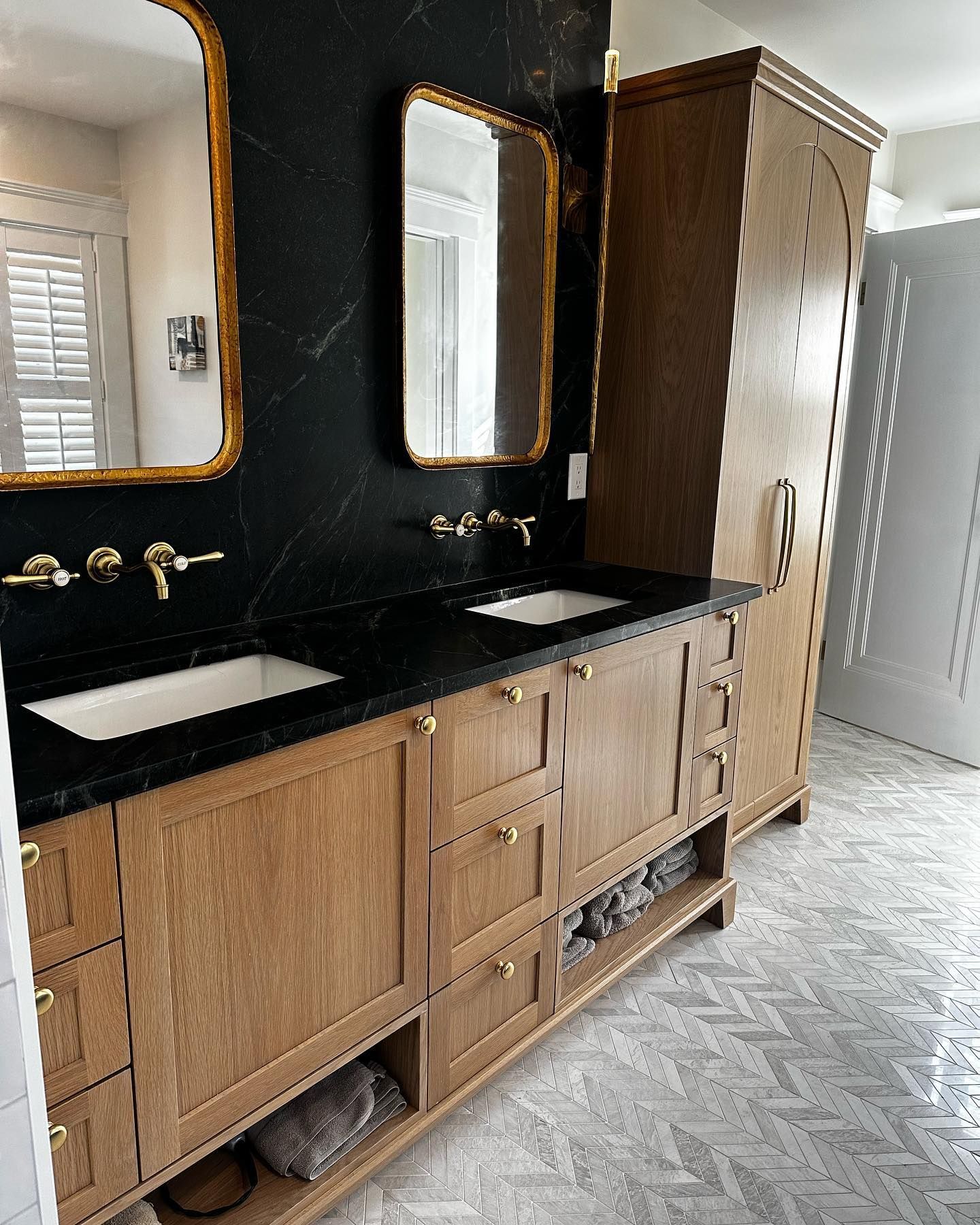 a bathroom with two sinks and a mirror on the wall