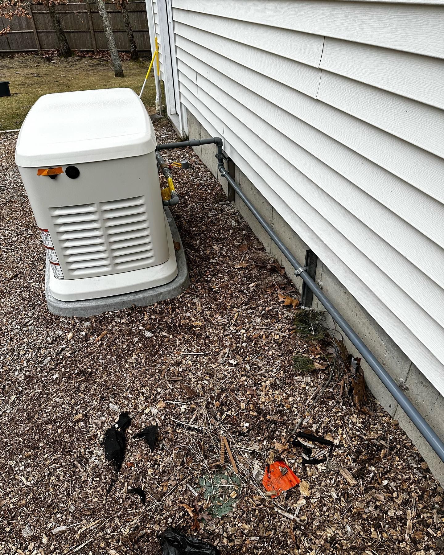 a generator is sitting on the ground next to a house