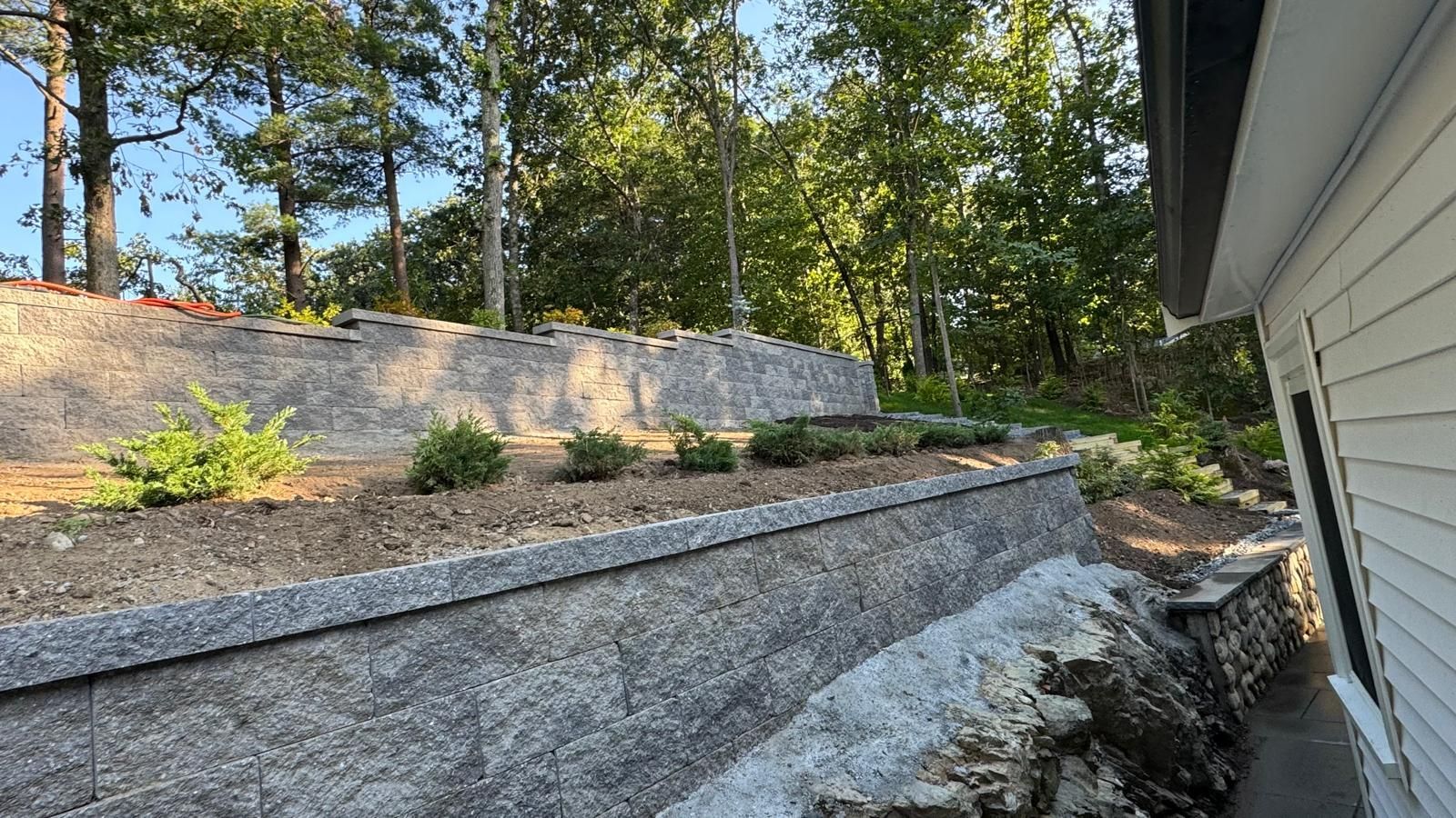 Landscaping on retaining wall