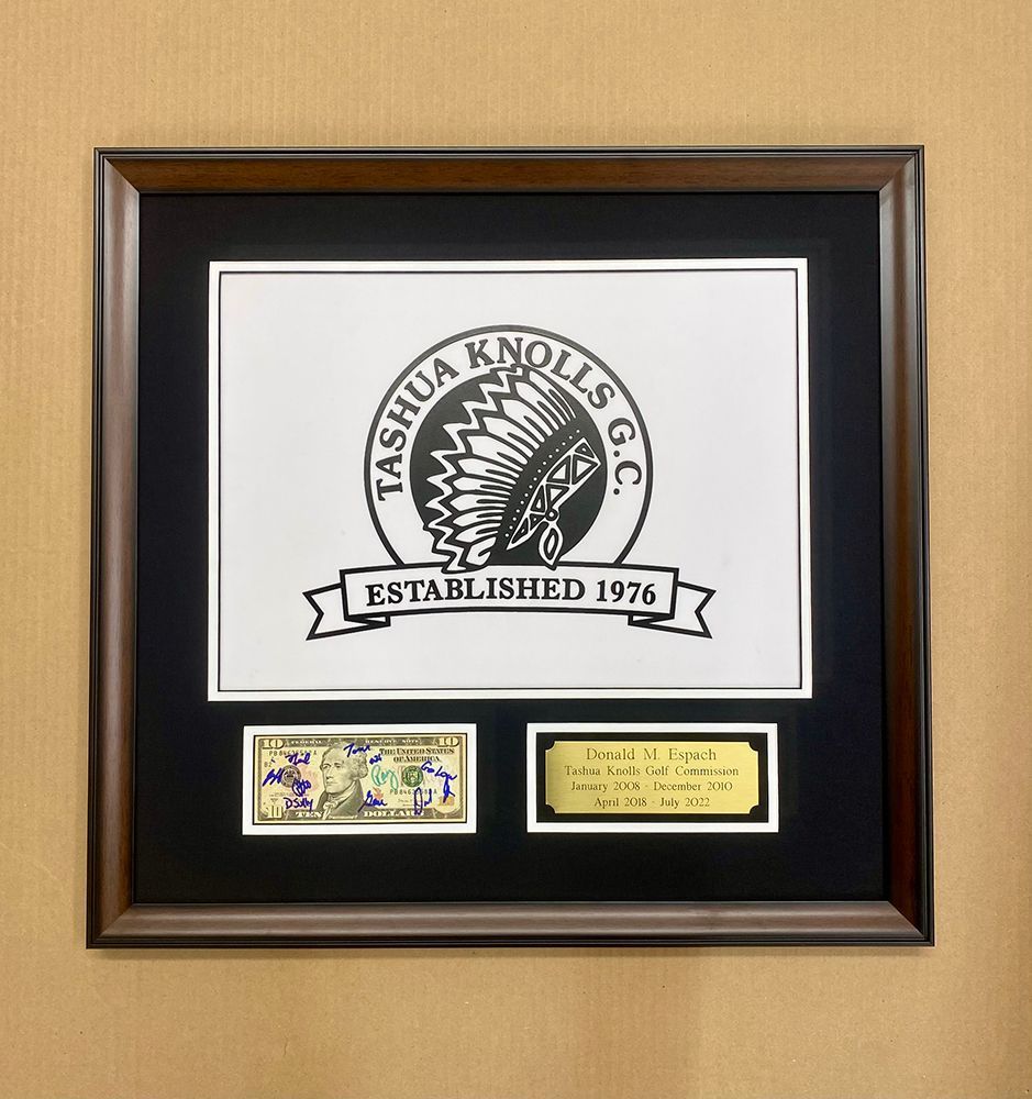 A framed picture that says tashua knolls g.c. established 1976