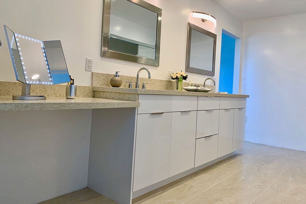 Piano White Acrylic Glossy Cabinets