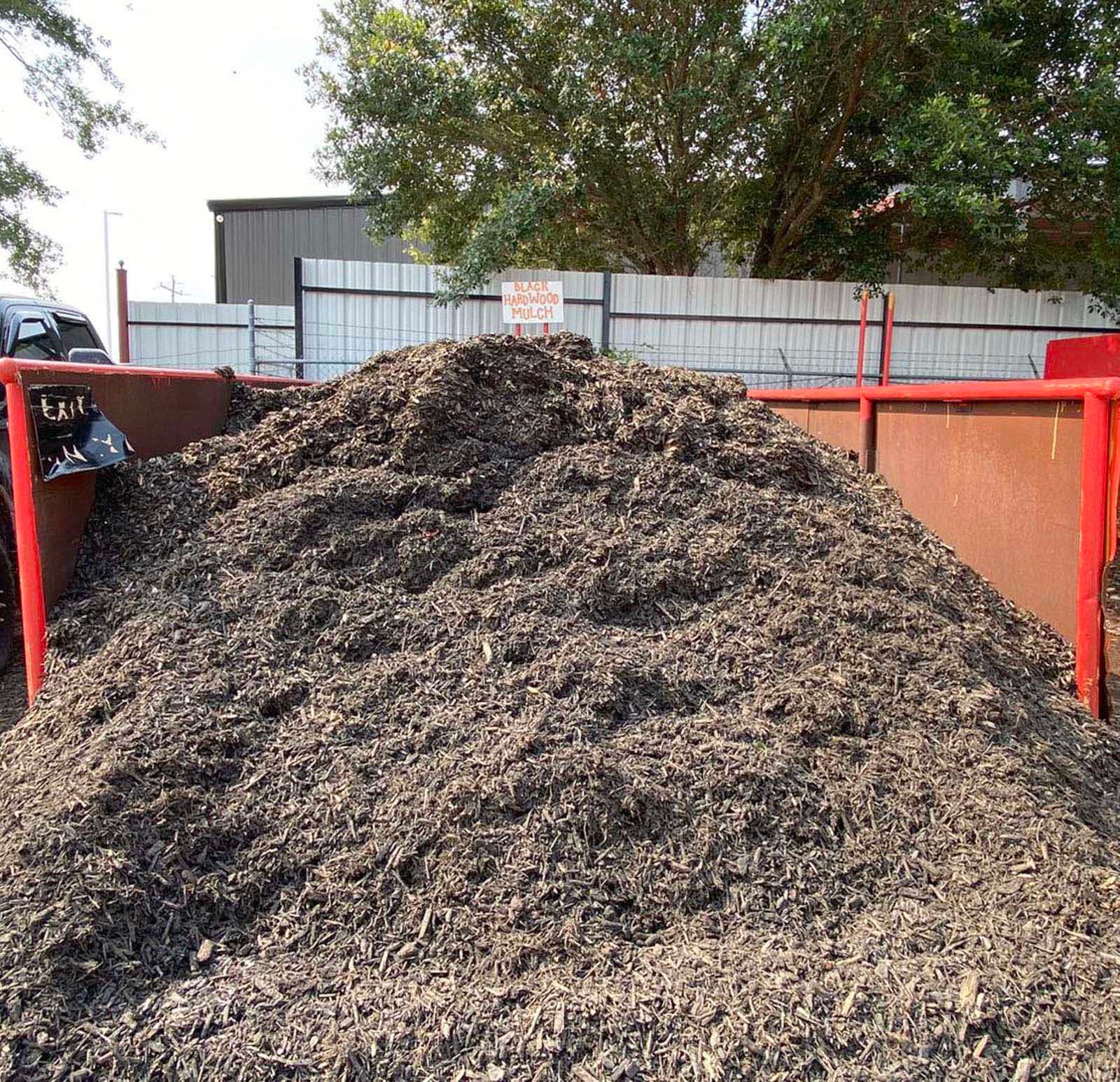 Black hardwood mulch