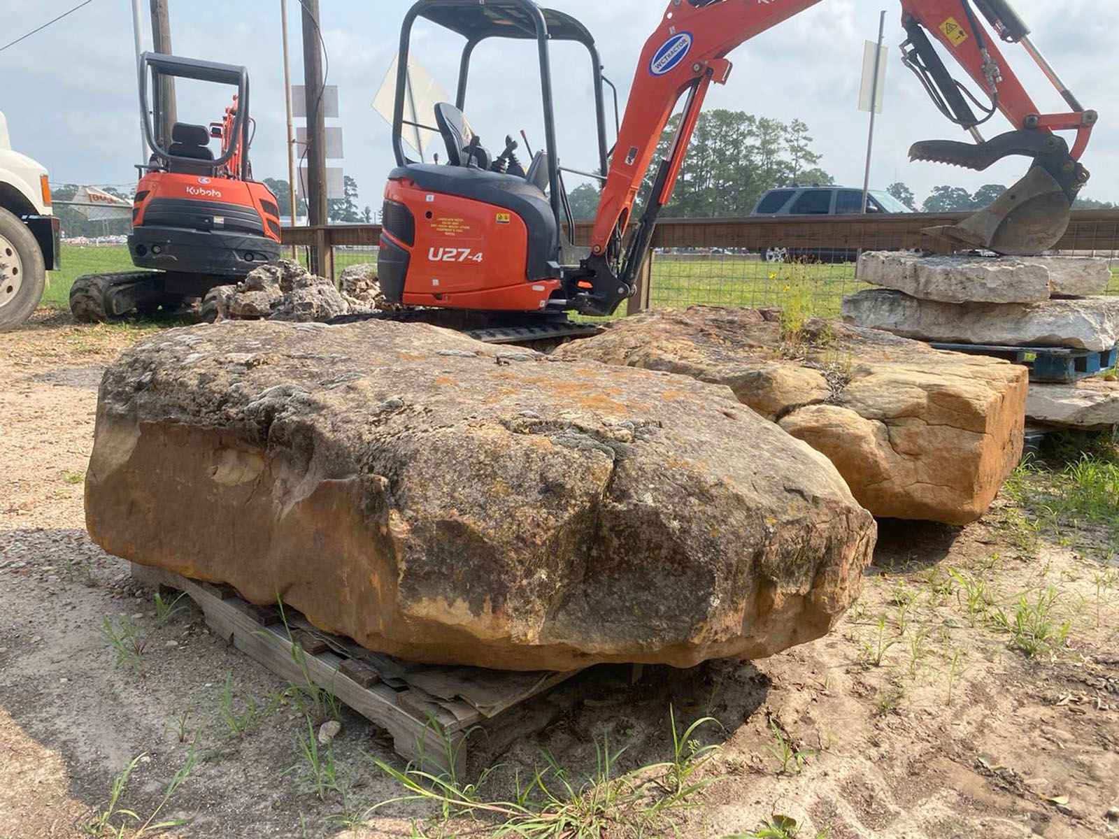 Elegant large boulders for landscaping