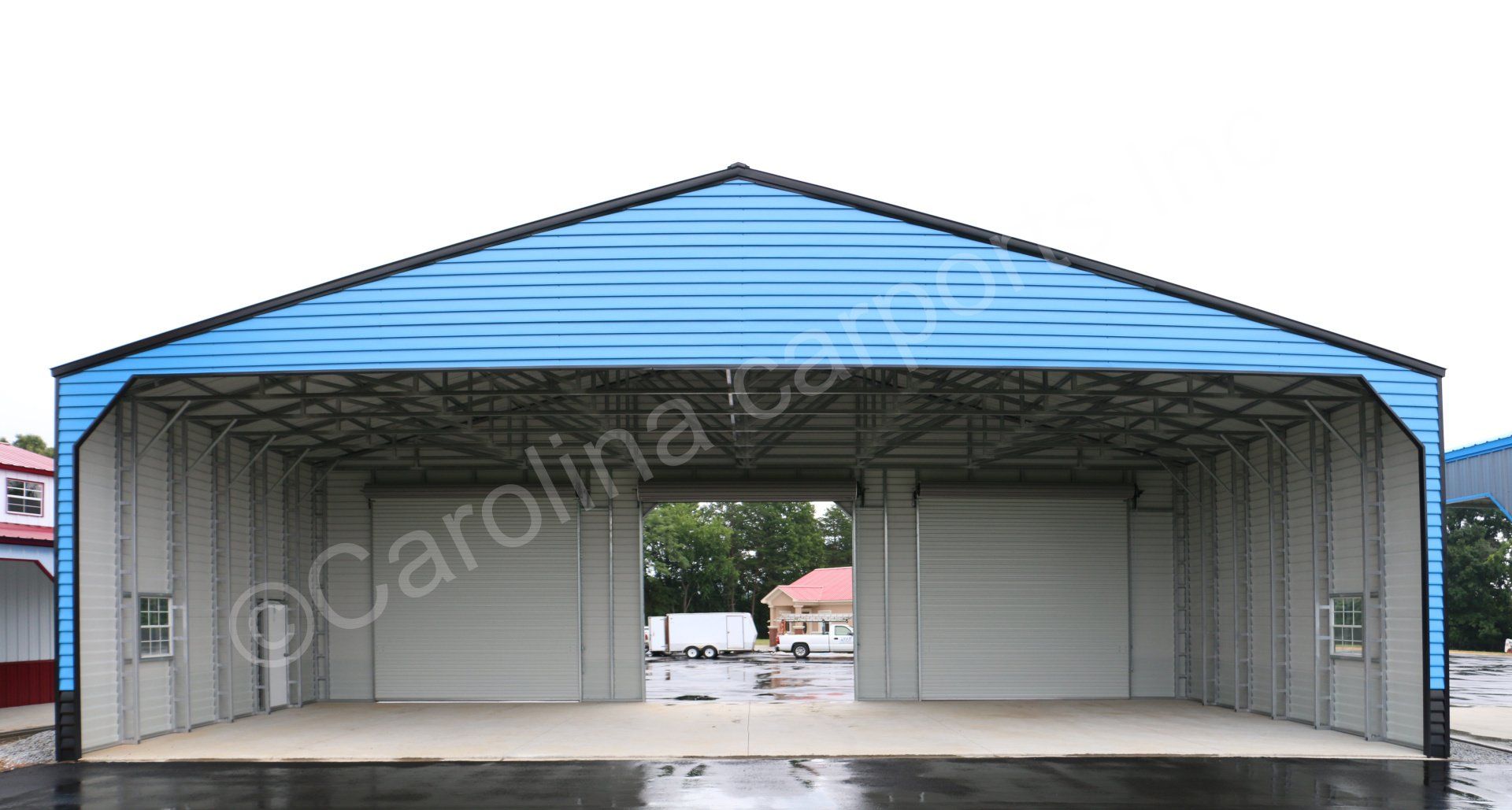 A blue building with the word carolina on it