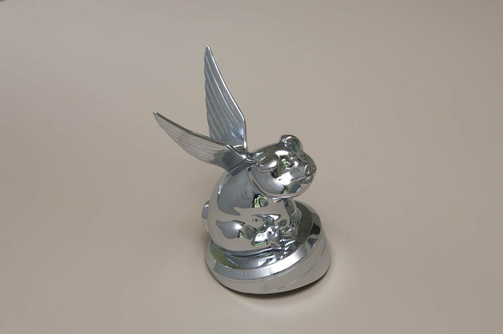 Hood pull flying pig