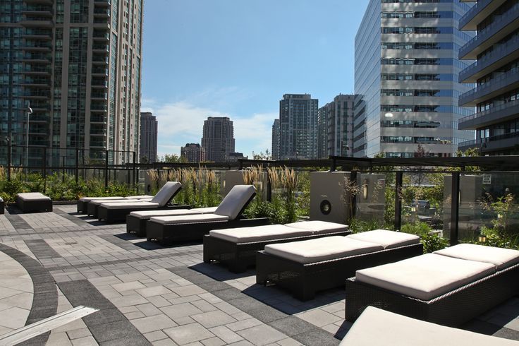 Commercial rooftop deck