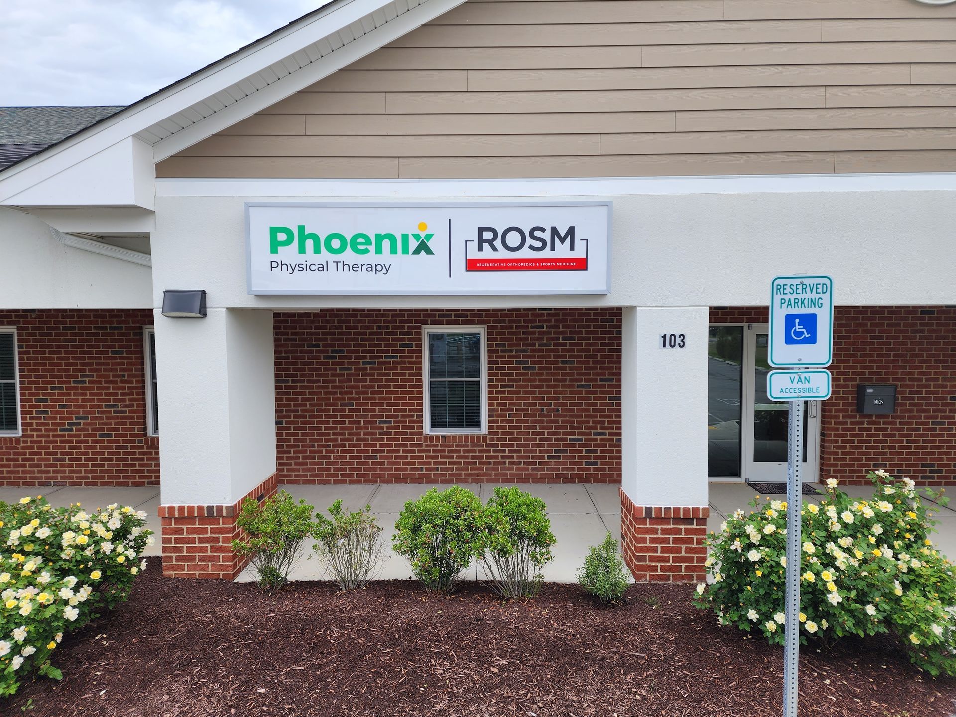 A building with a sign that says phoenix rosm on it