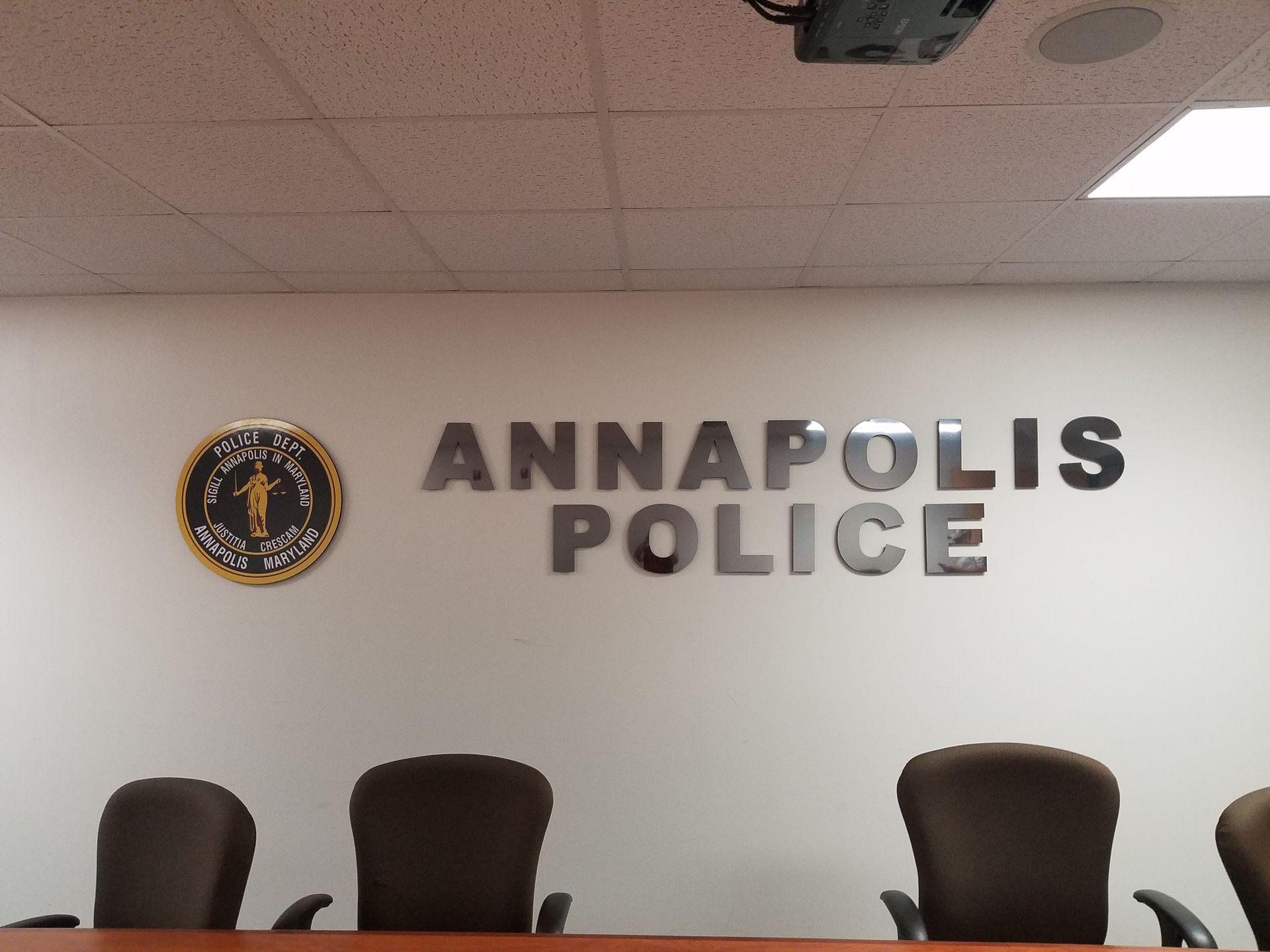A conference room with a sign that says annapolis police