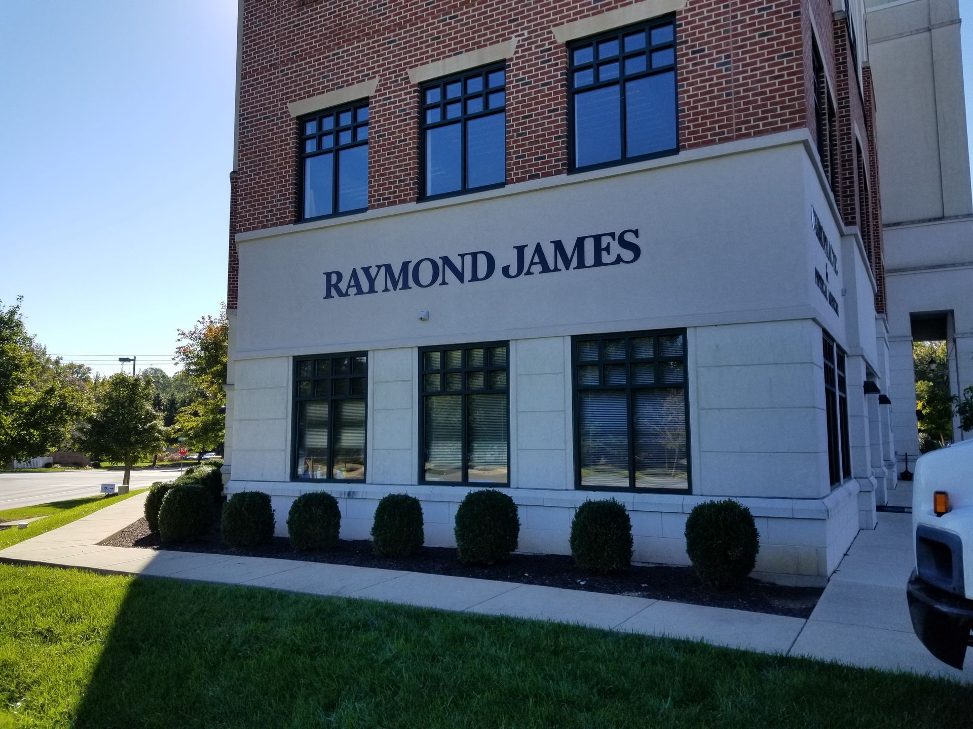 A building with the name raymond james on it