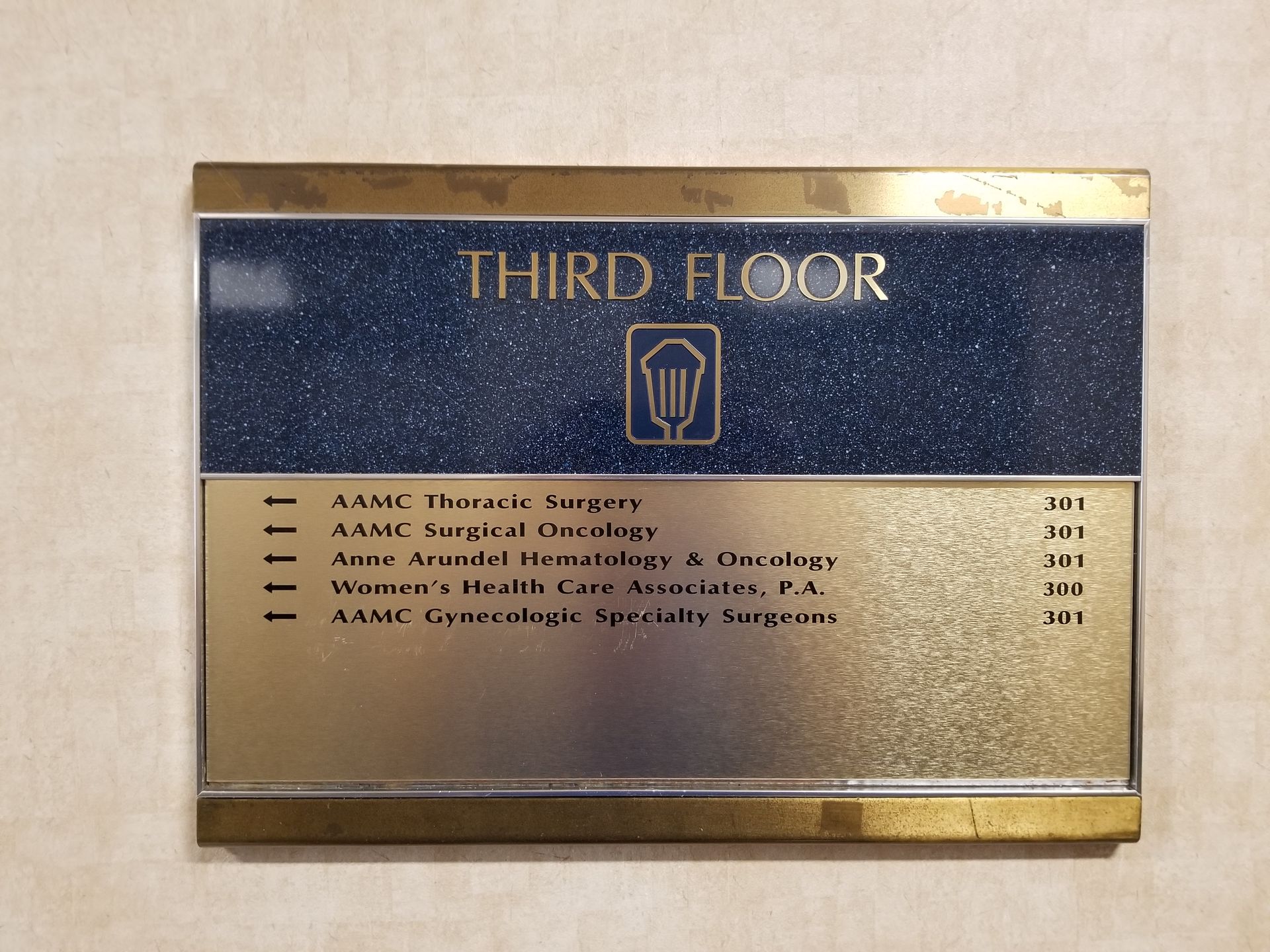 A sign for the third floor of a building