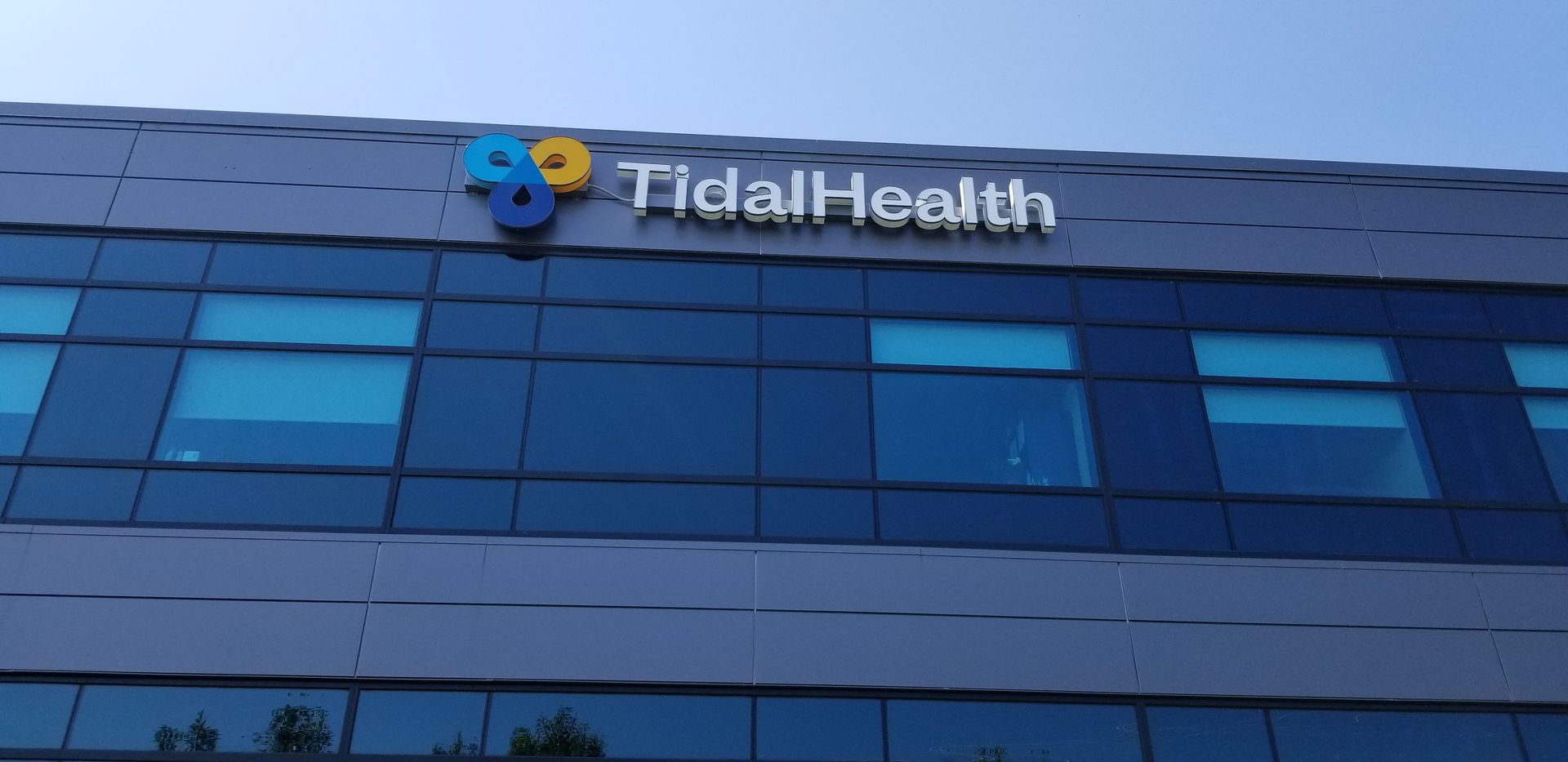 A large building with a sign that says tidal health on it.