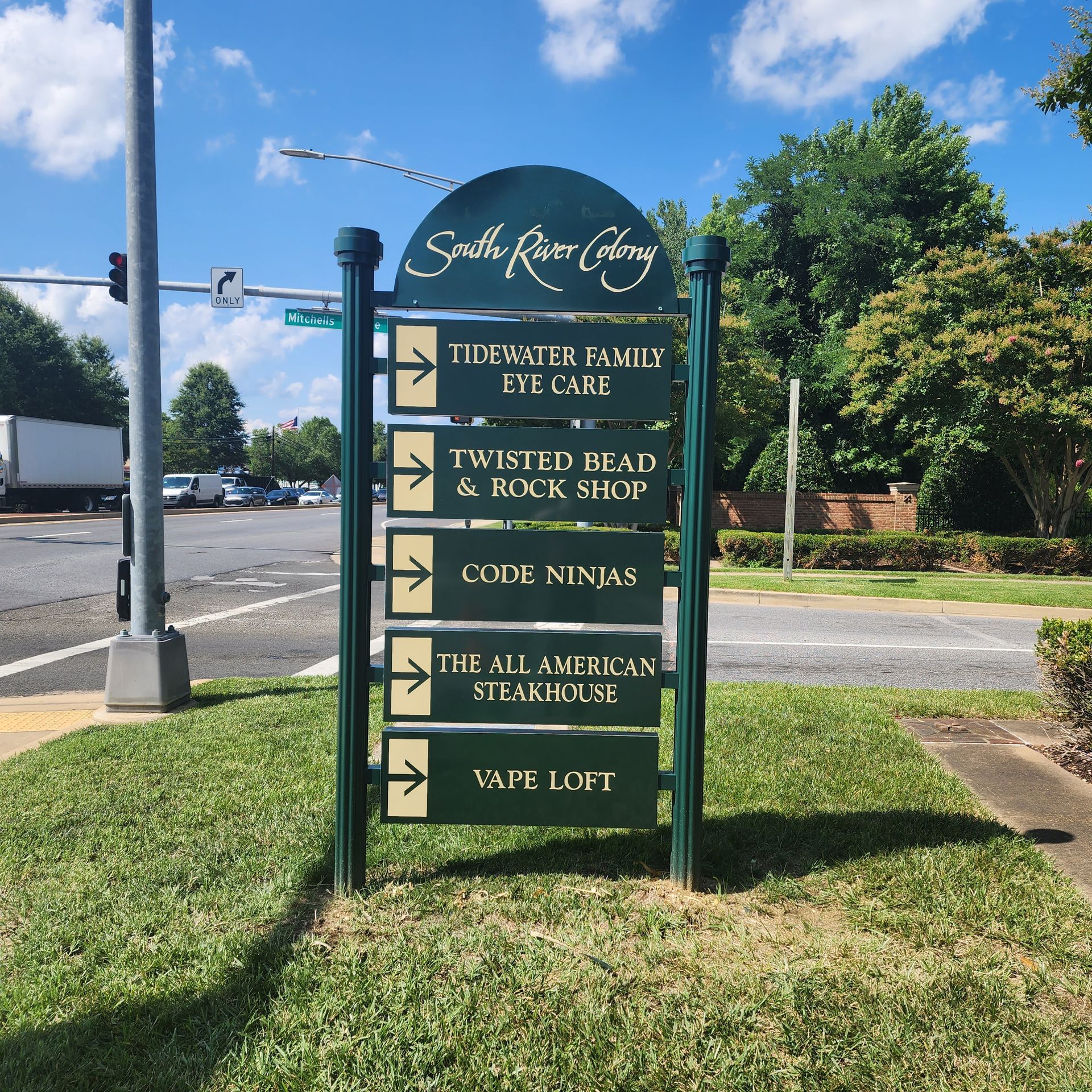 A green sign that says south river glory on it