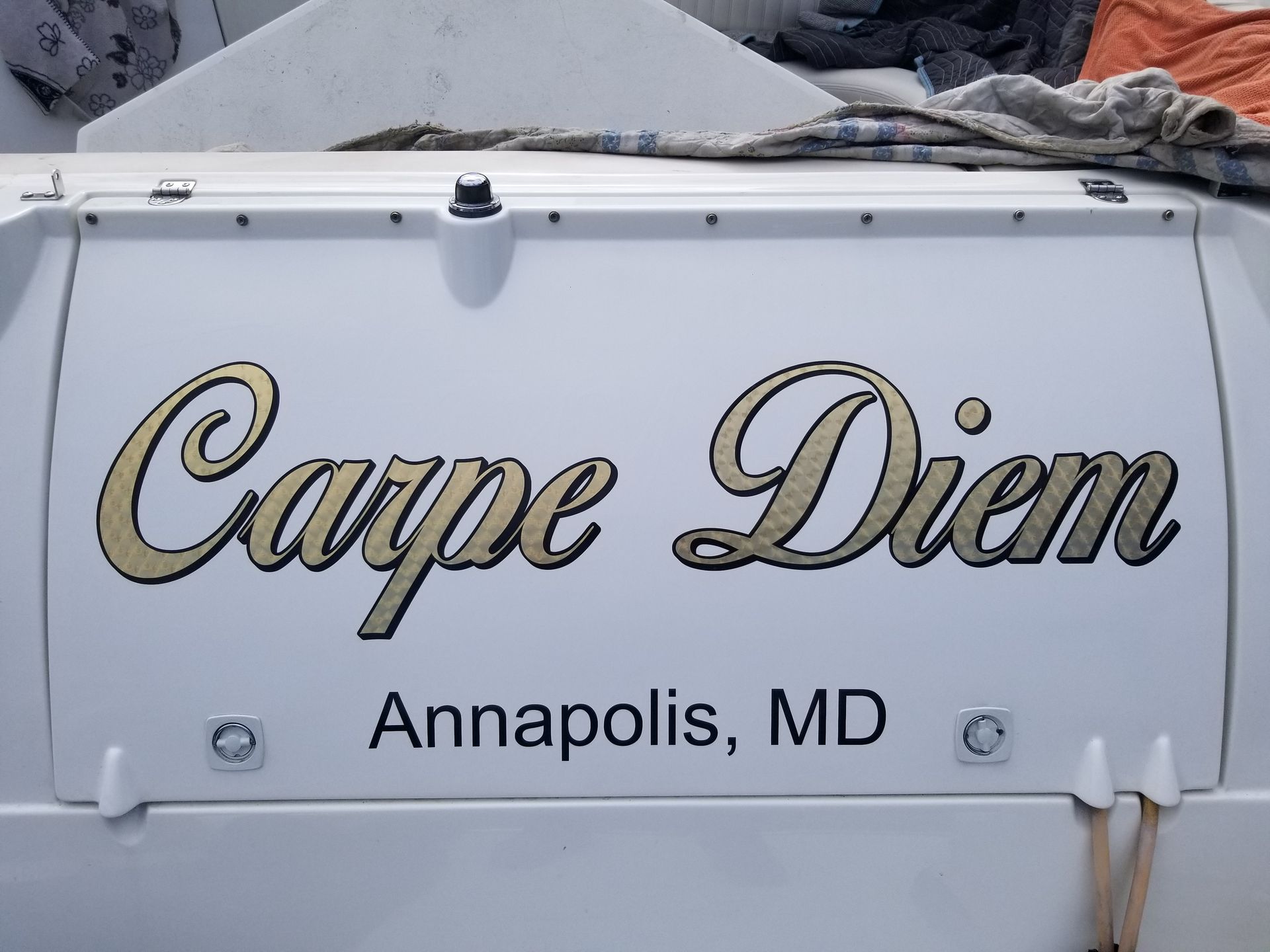 Carpe diem annapolis md is written on the back of a boat