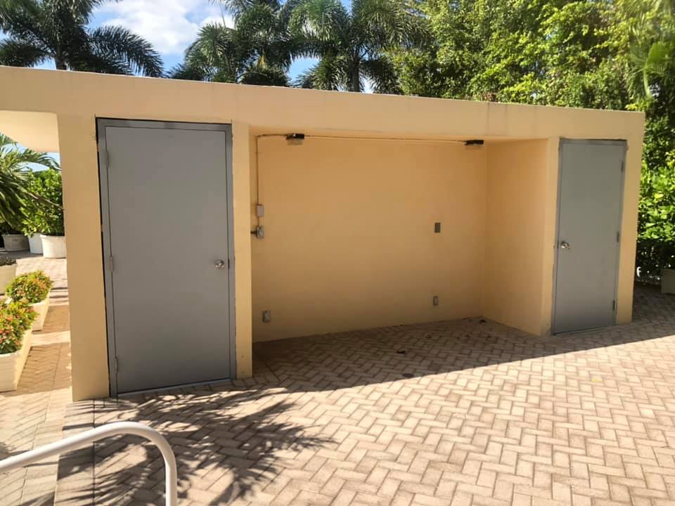 Commercial door