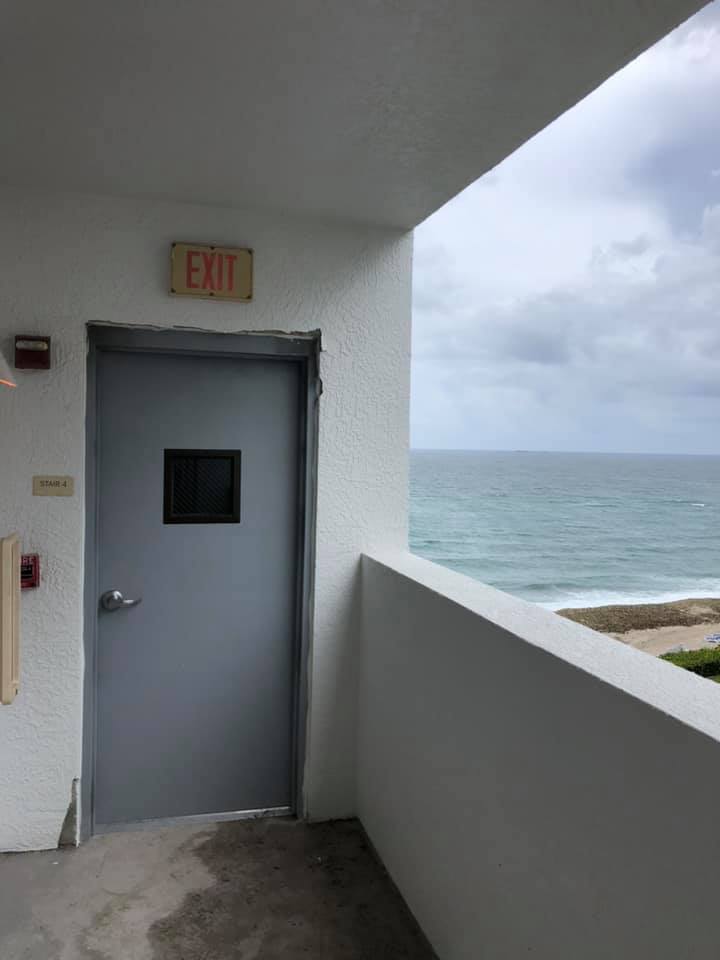 Commercial door