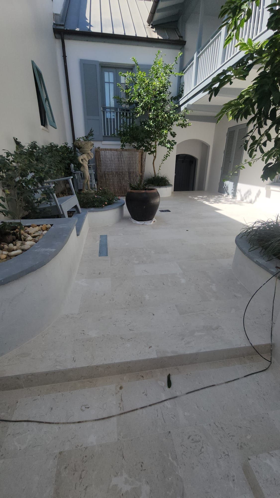 there is a potted plant in the middle of the courtyard