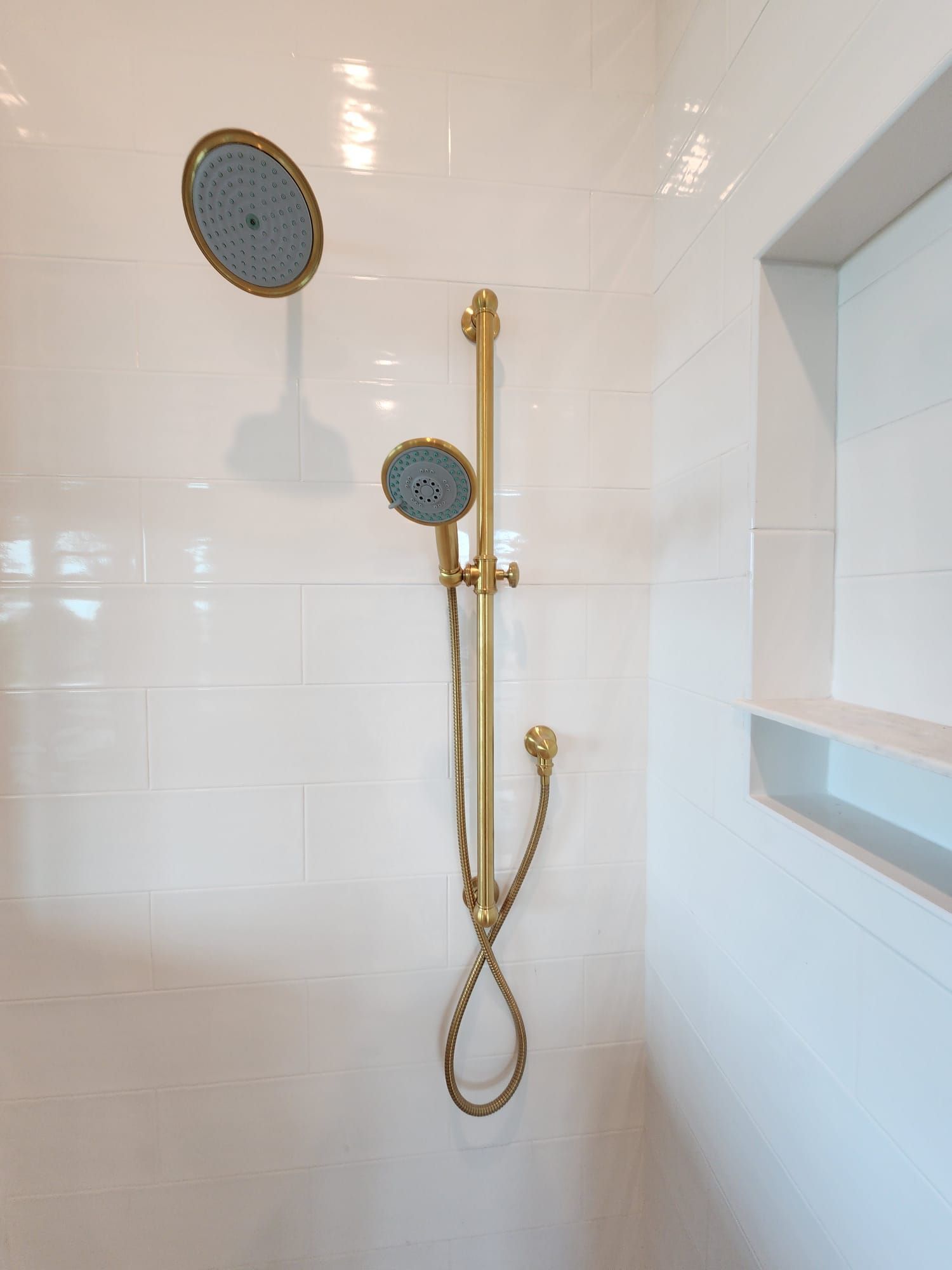 a shower head is hanging from the ceiling in a bathroom