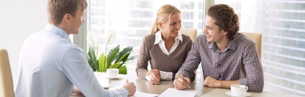 Agent talking to clients