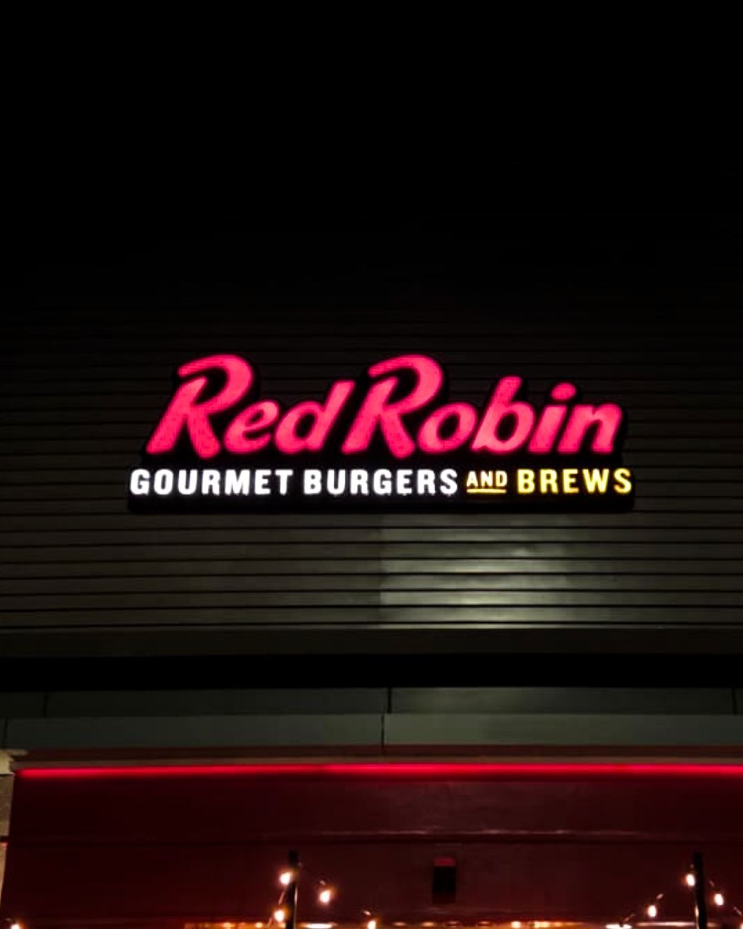 Red Robin restaurant sign glowing red and white at night