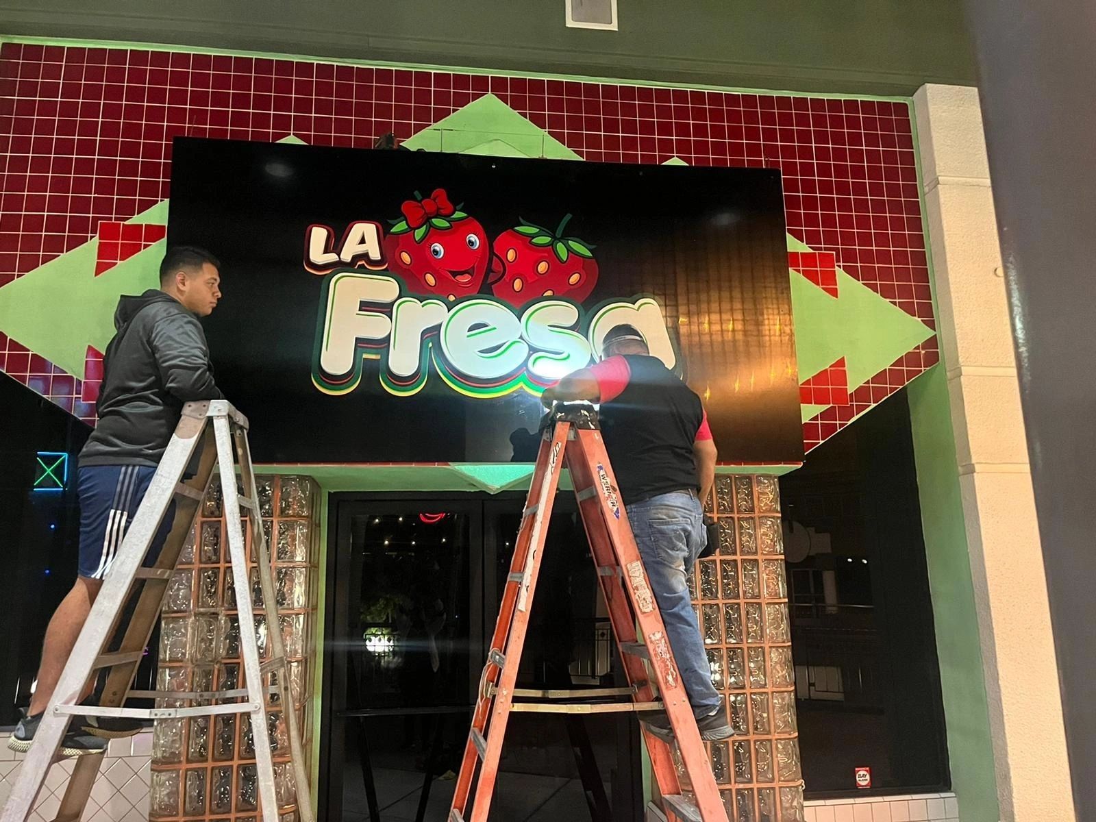 Best Deal Neon Signs & Awnings