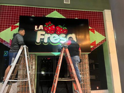 Best Deal Neon Signs & Awnings