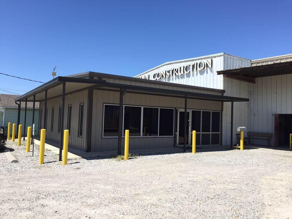 A building with the word construction on it