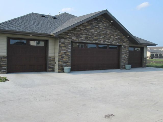 # Aspen Ridge Short Walnut, Long Plain Glass
