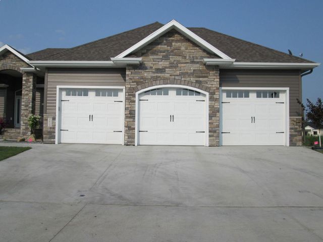 #8 Aspen Ridge Short, White, Stockbridge Glass