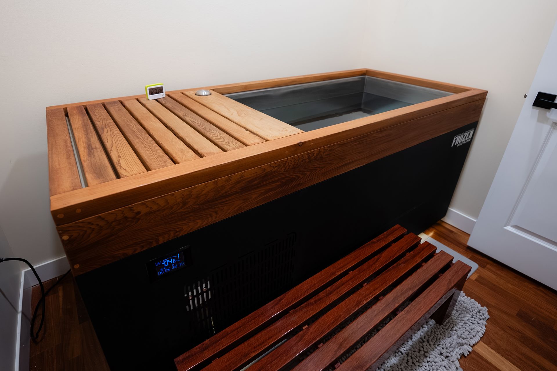 Wooden cold plunge tub