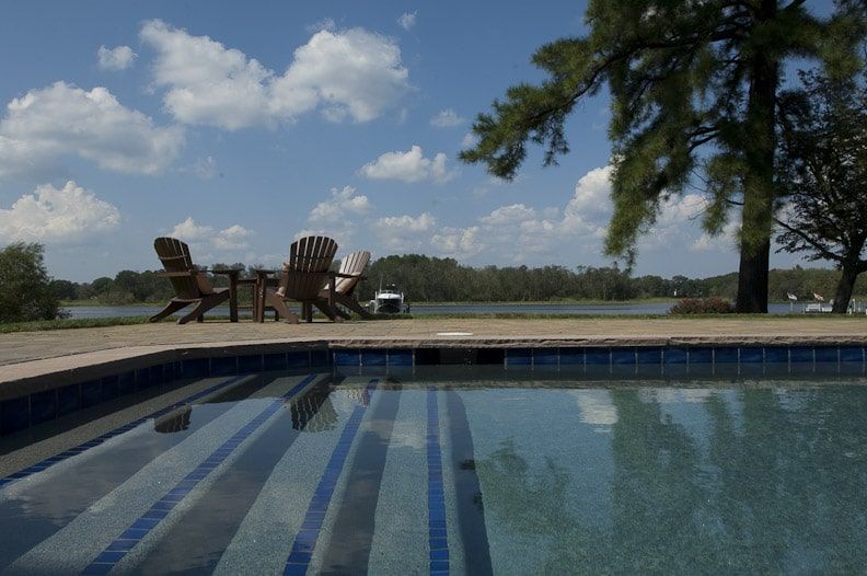 Spacious pool