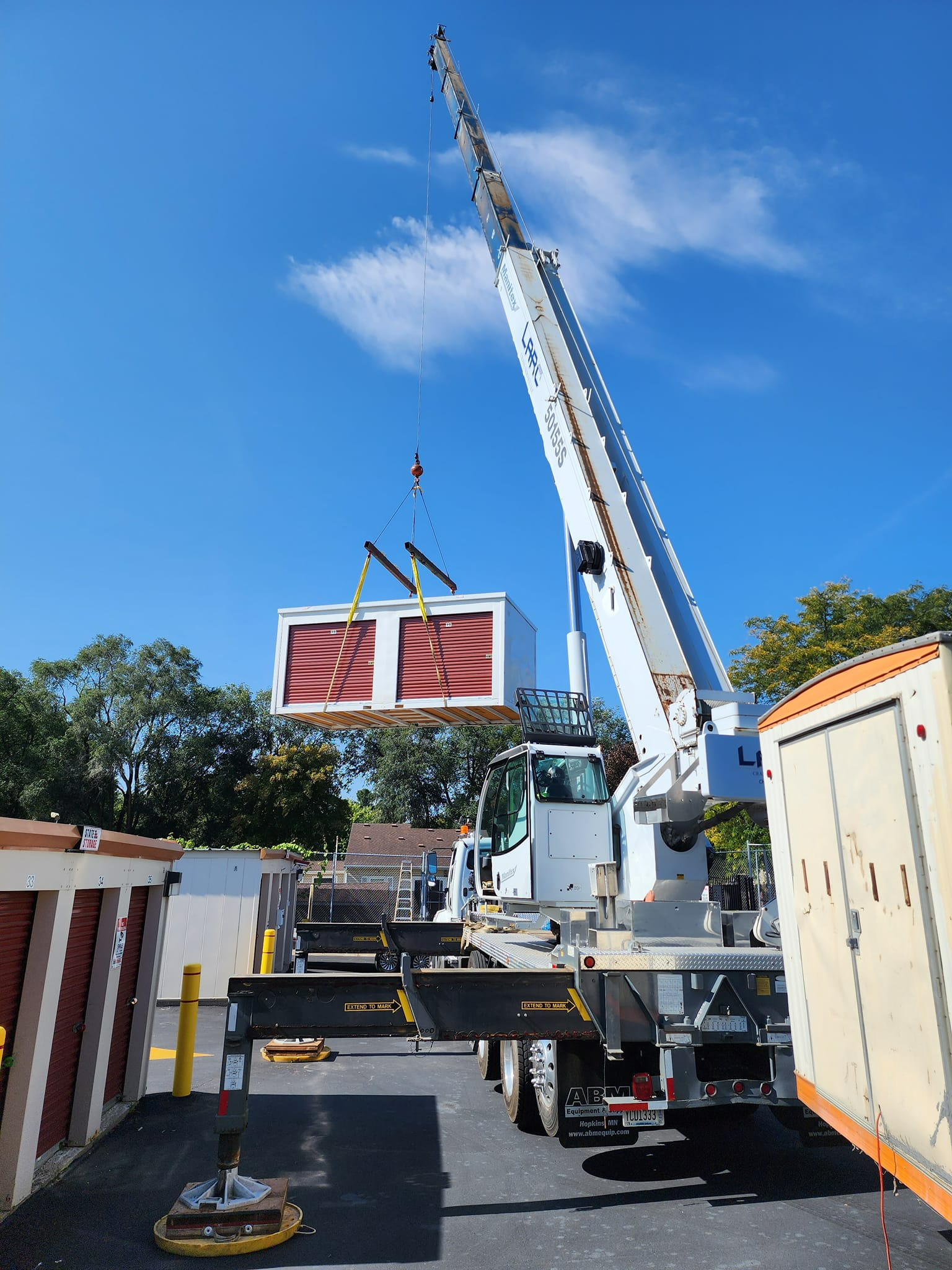 Commercial crane services